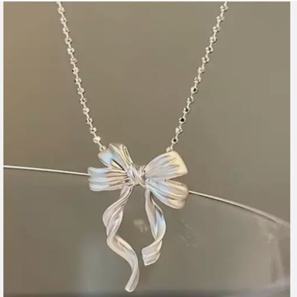 Elegant Sterling Silver 925 Ribbon Bow Pendant Necklace - Picture 3 of 4